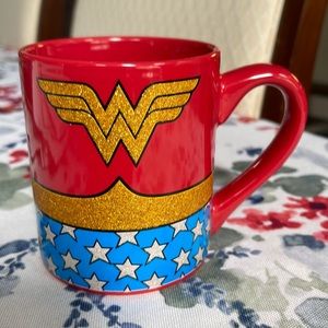DC comics WONDER WOMAN mug. No chips / cracks well loved & used but stil…